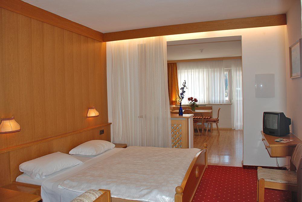 Hotel Capriolo San Candido Szoba fotó